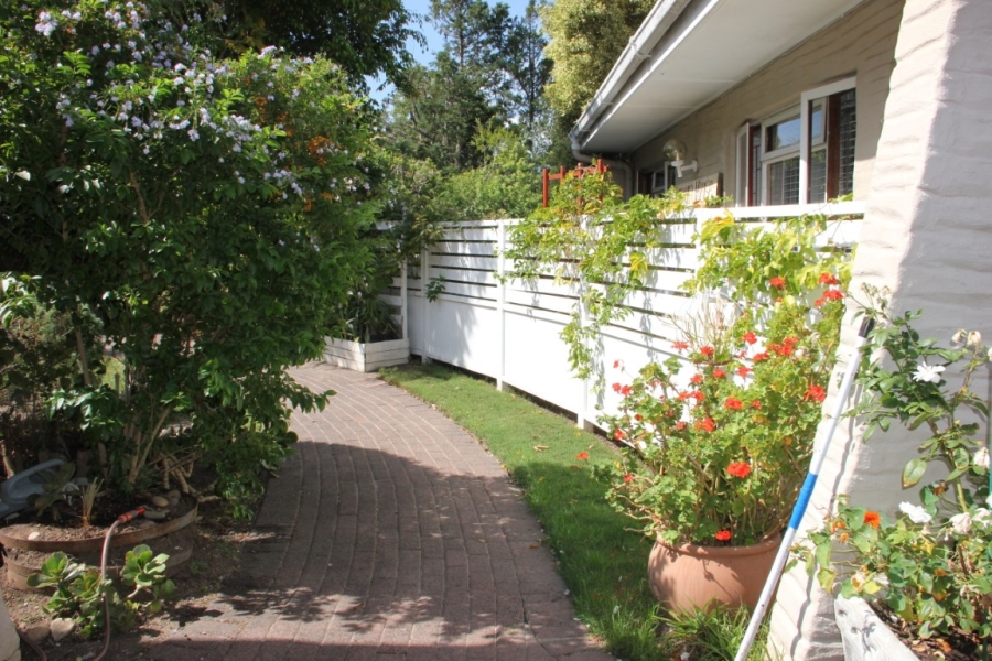 To Let 3 Bedroom Property for Rent in Golden Acre Western Cape